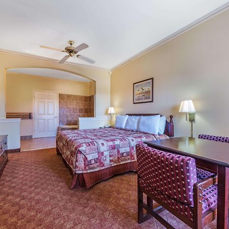 Super 8 By Wyndham Greenville Extérieur photo