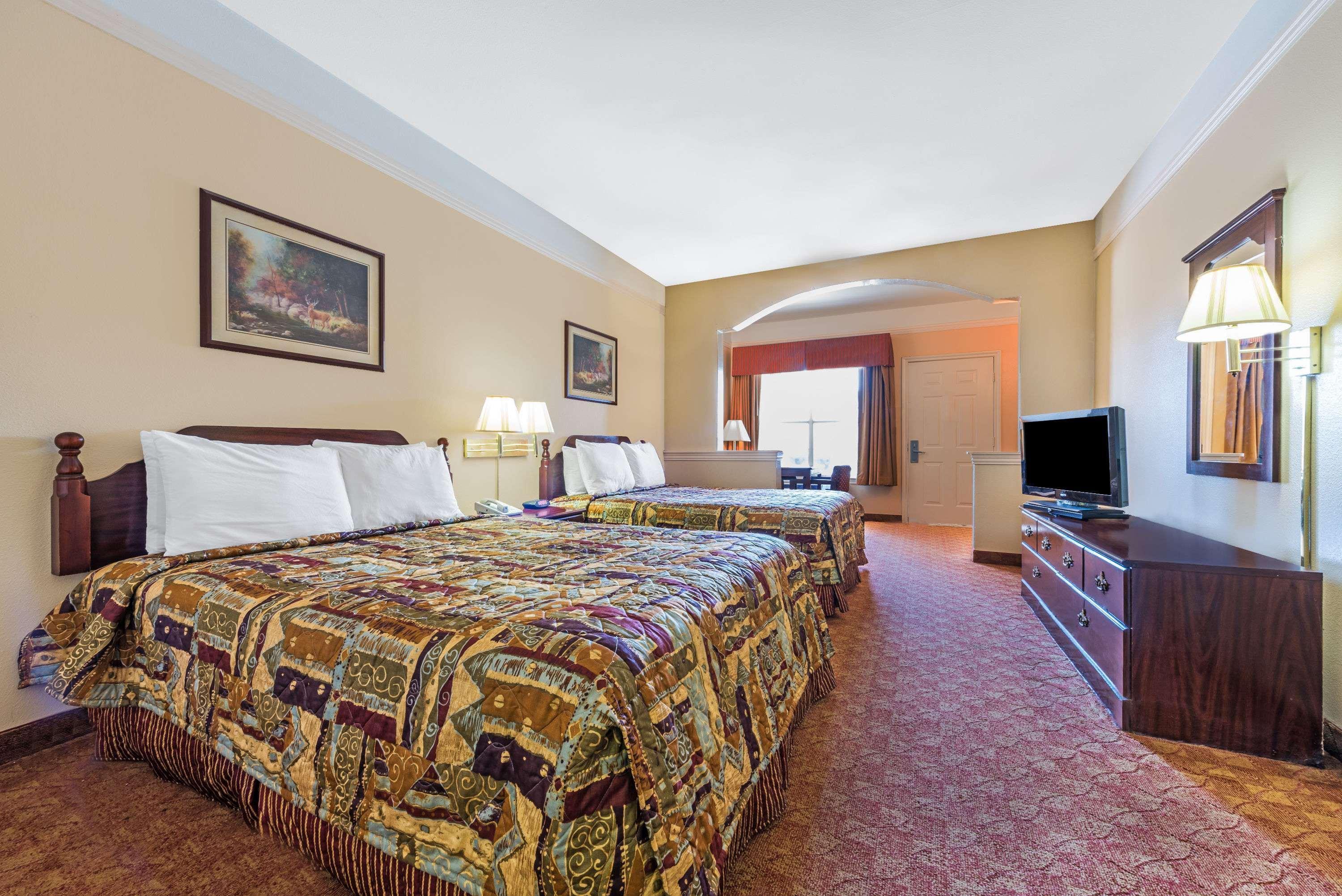 Super 8 By Wyndham Greenville Extérieur photo