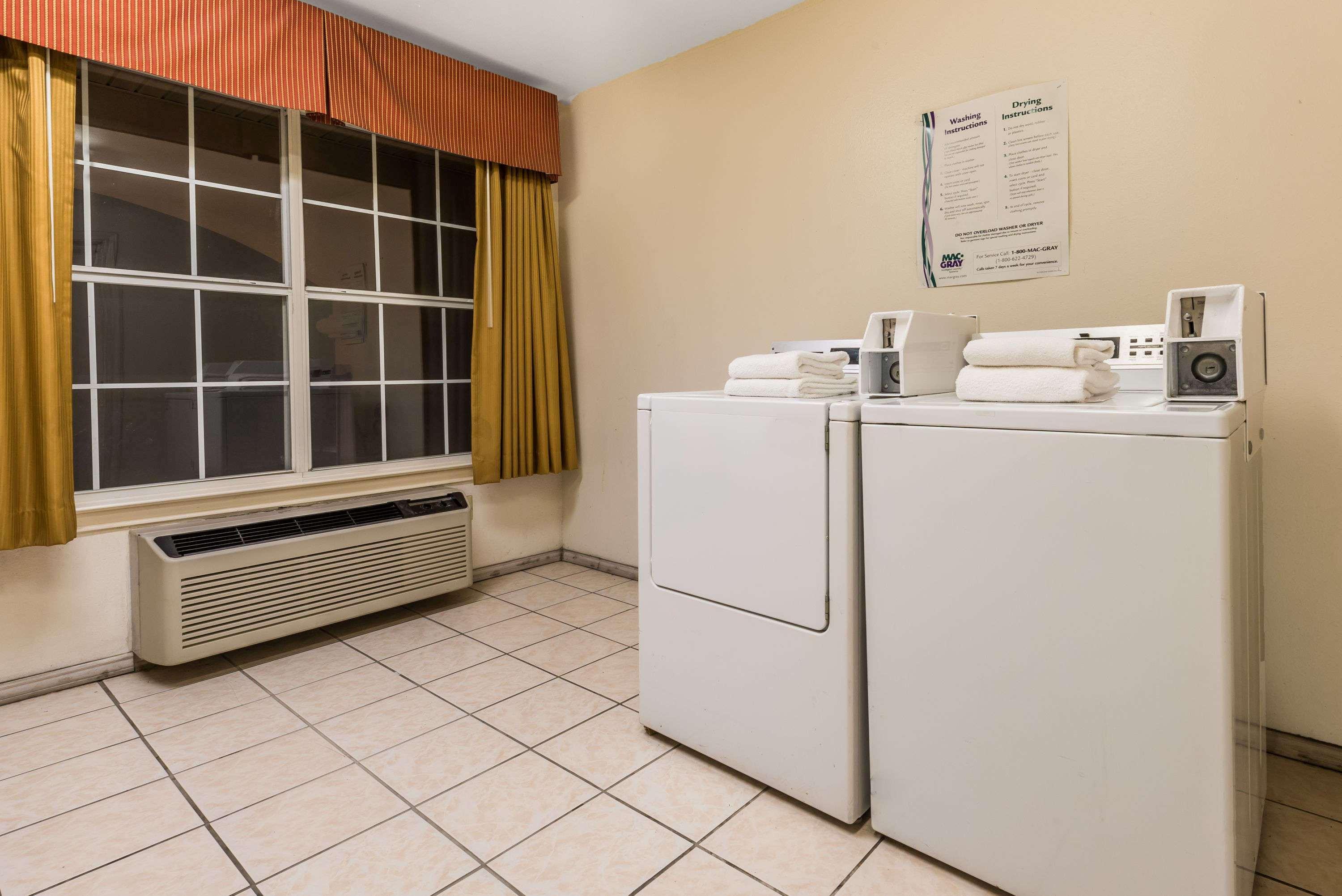 Super 8 By Wyndham Greenville Extérieur photo
