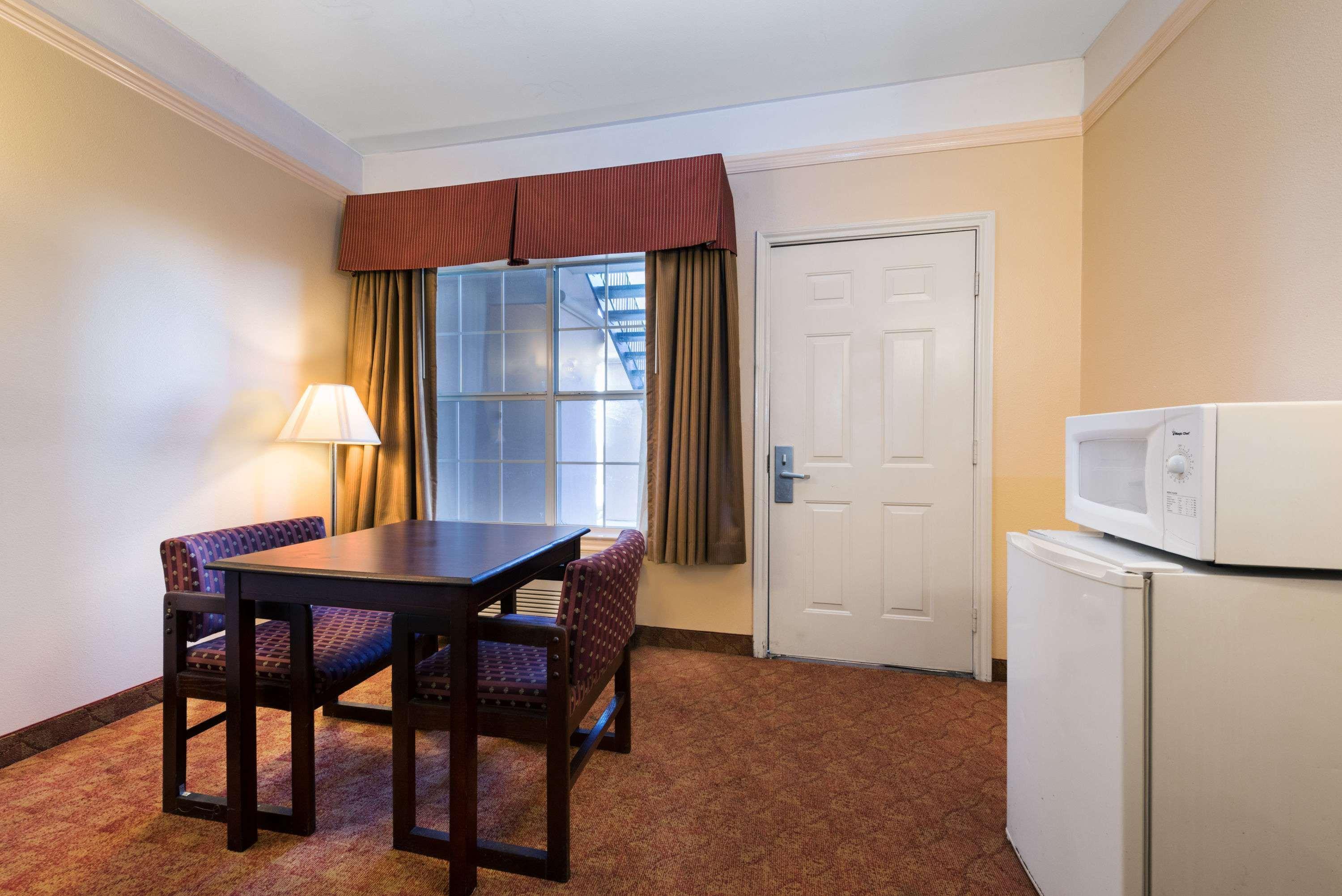 Super 8 By Wyndham Greenville Extérieur photo