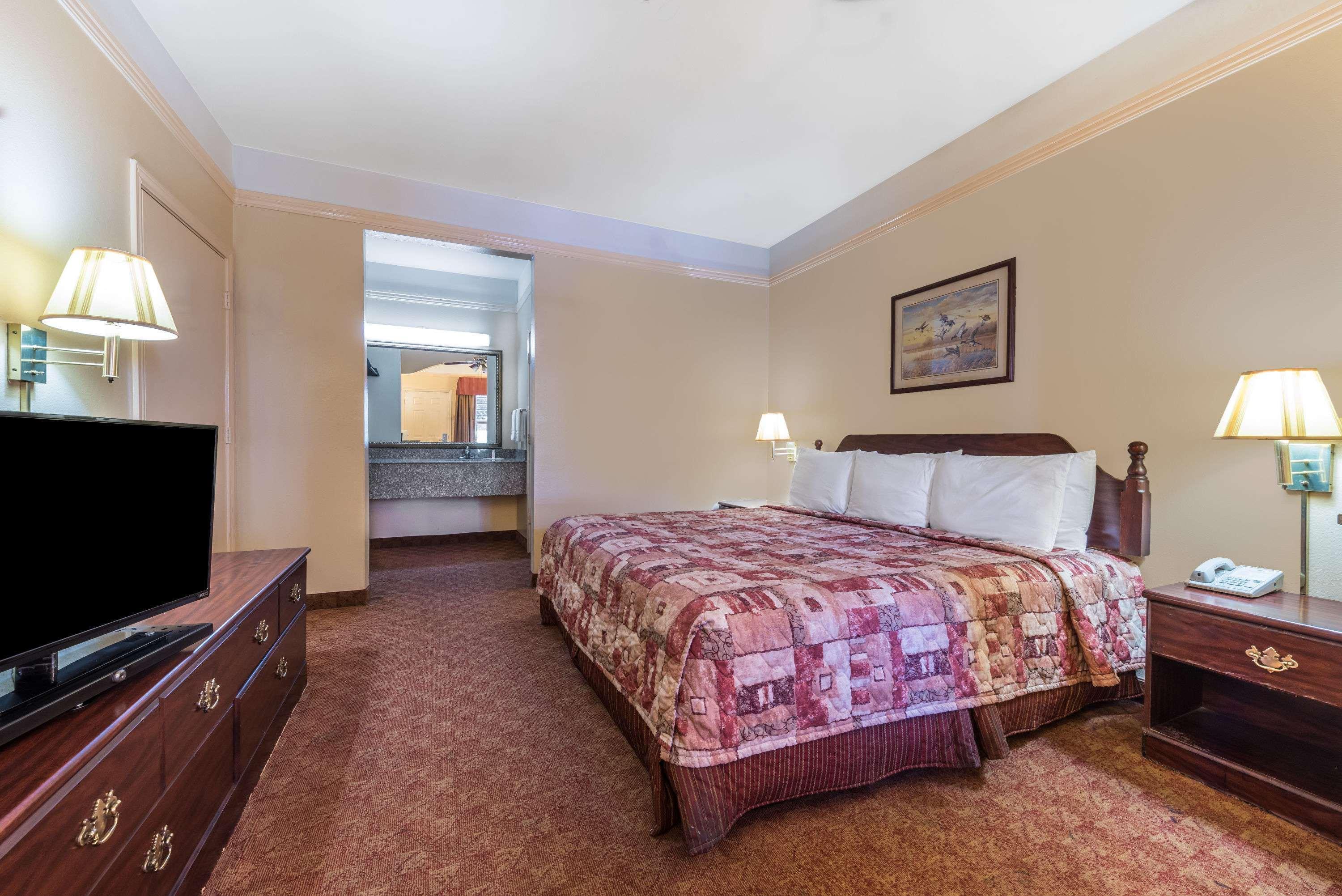 Super 8 By Wyndham Greenville Extérieur photo