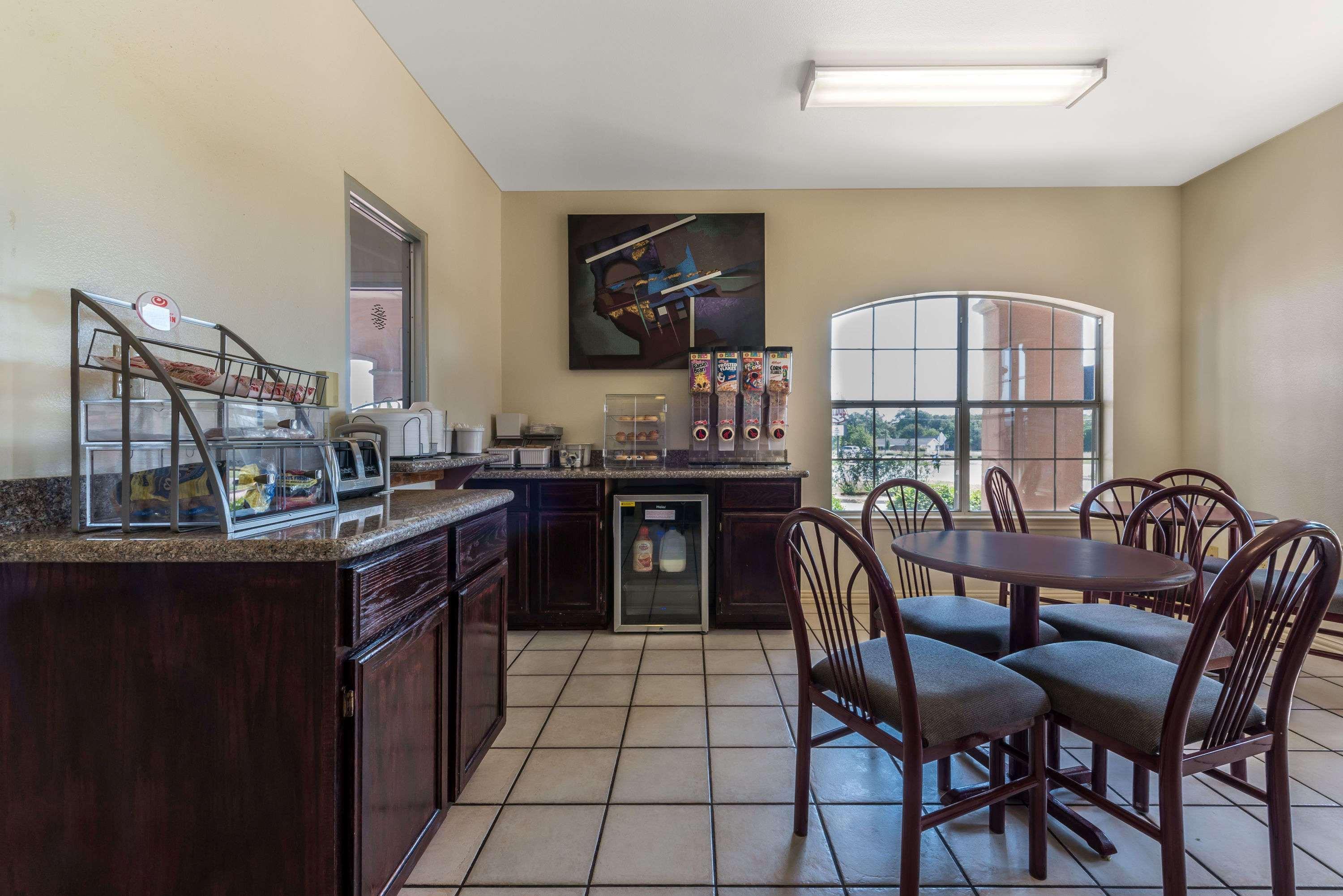 Super 8 By Wyndham Greenville Extérieur photo