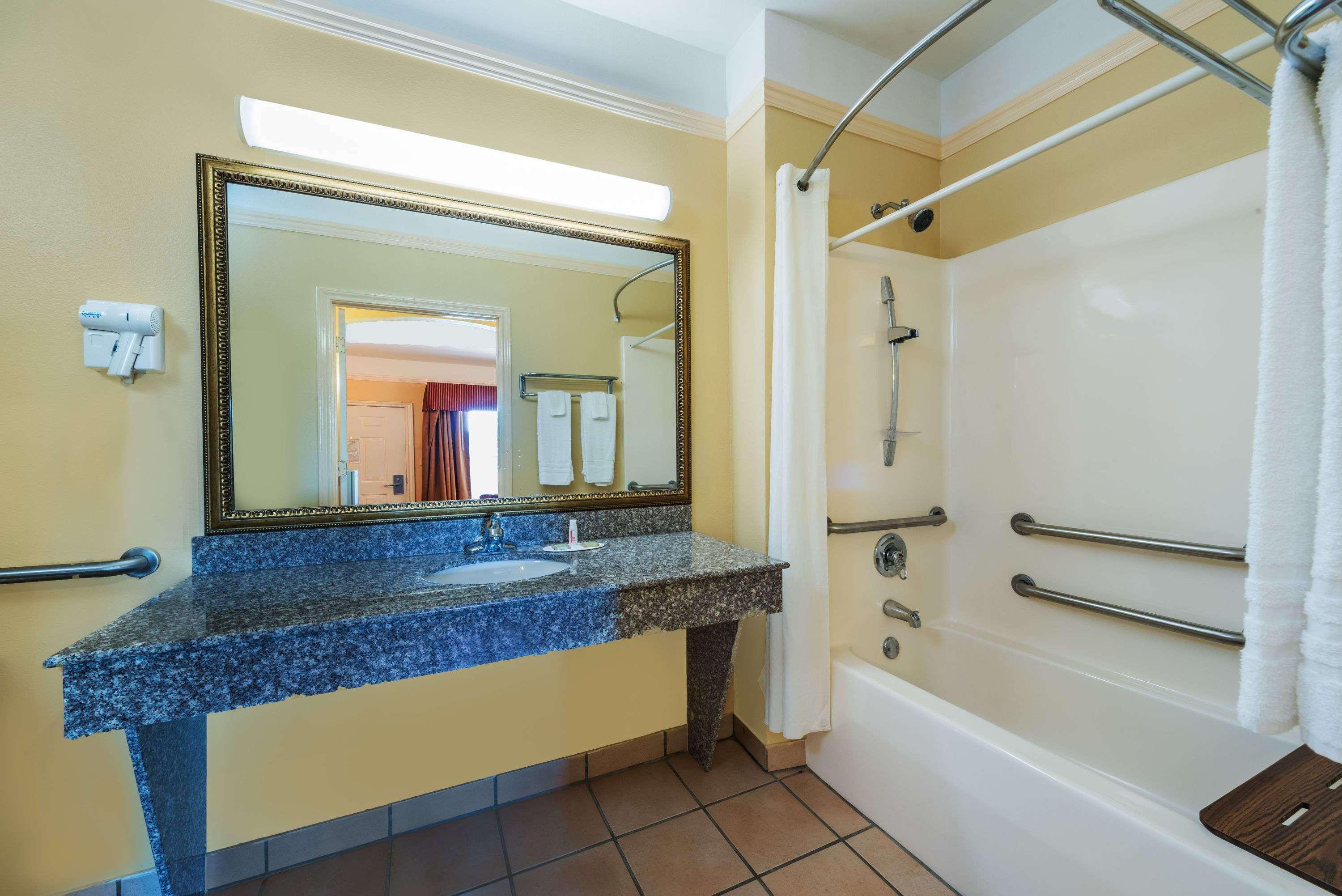 Super 8 By Wyndham Greenville Extérieur photo