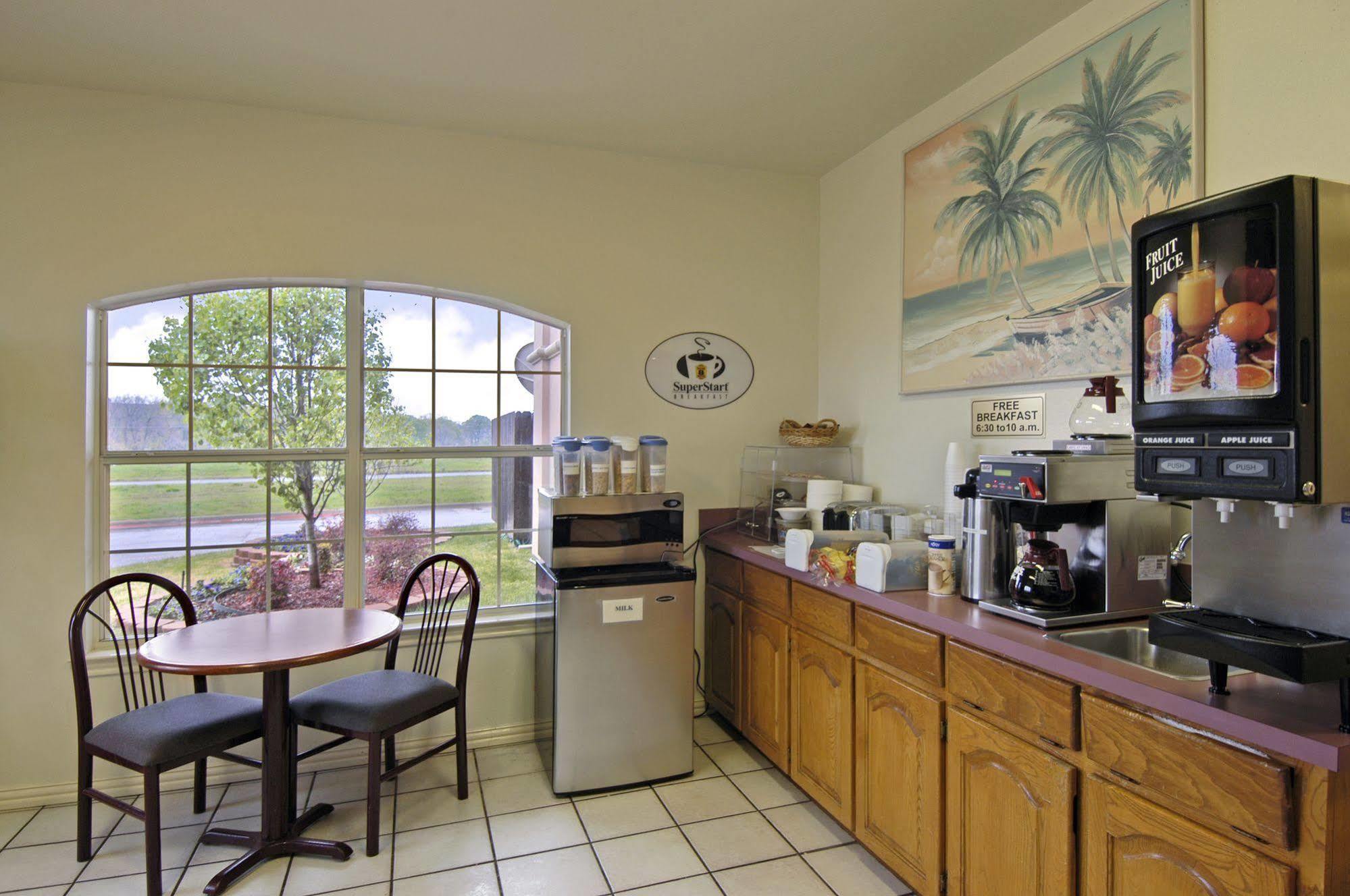 Super 8 By Wyndham Greenville Extérieur photo